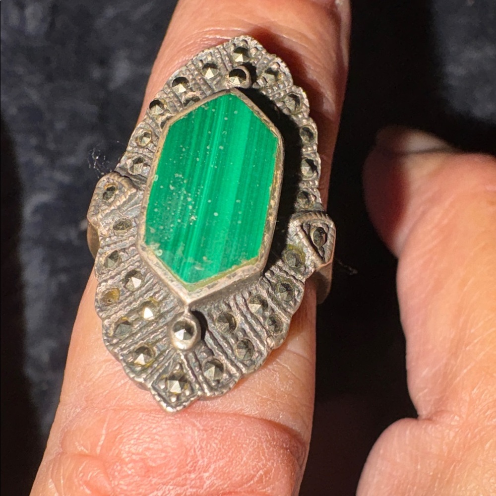 Vintage 925 Art Deco Marcasites ring w. Green stone